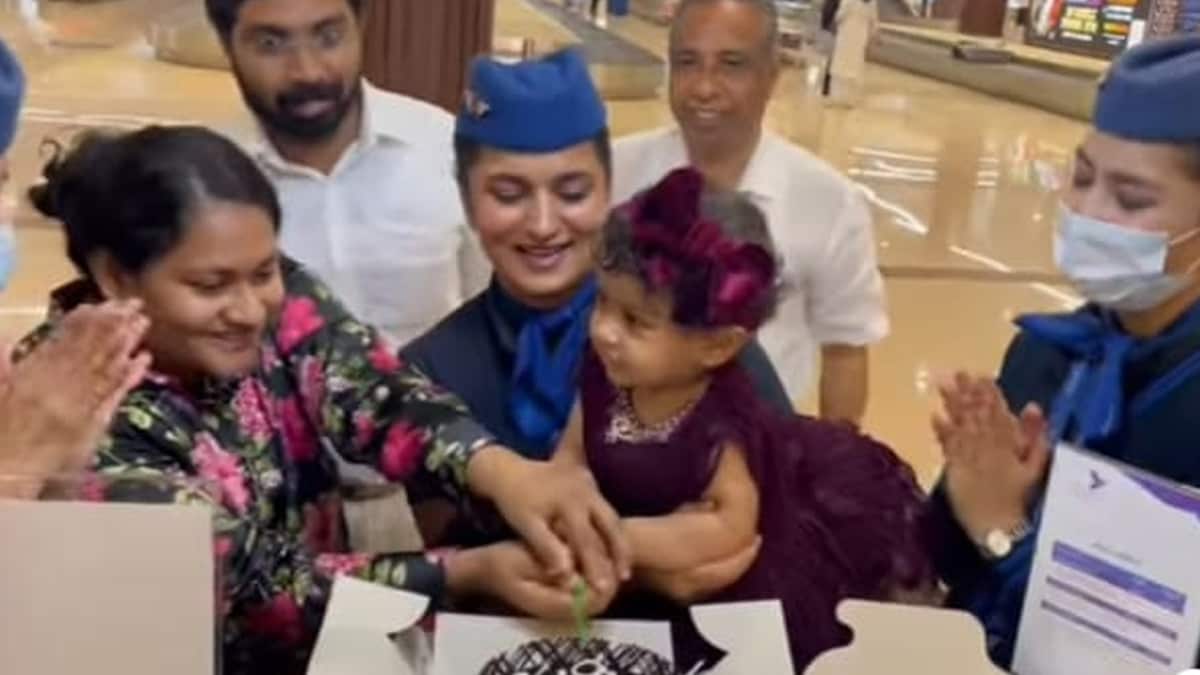 69q5t2q8 baby birthday cake at kochi Heartwarming Birthday Surprise For One-Year-Old By Indigo Airlines Wins The Internet