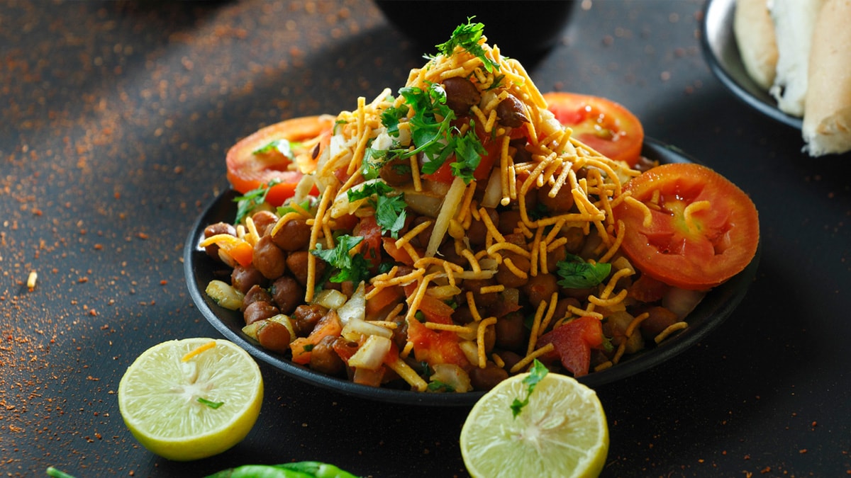 Craving Chaat? Meet Bhakarwadi Chaat: The Quick And Tasty Twist You Need