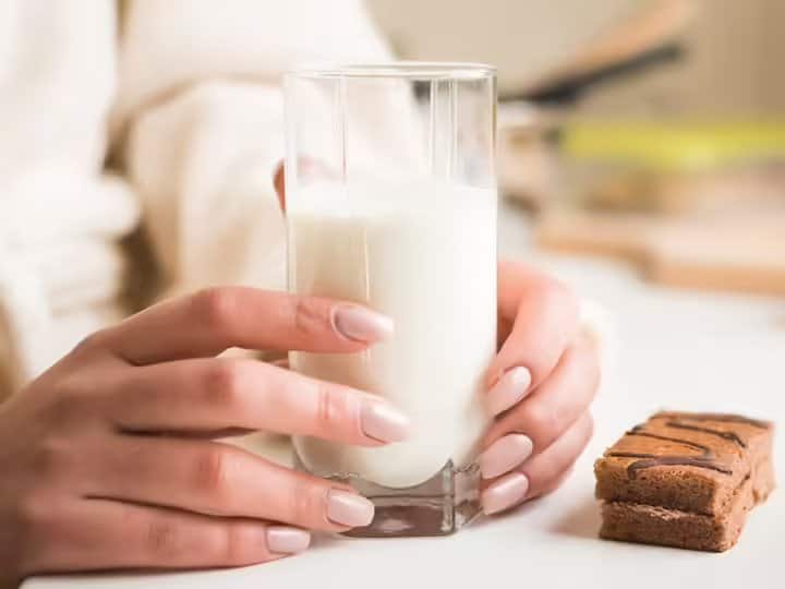 ca2e21fda5072bcb8c3510a0f76db6b31691943349617603 original रोज रात को सोने से पहले दूध क्यों पीना है जरूरी