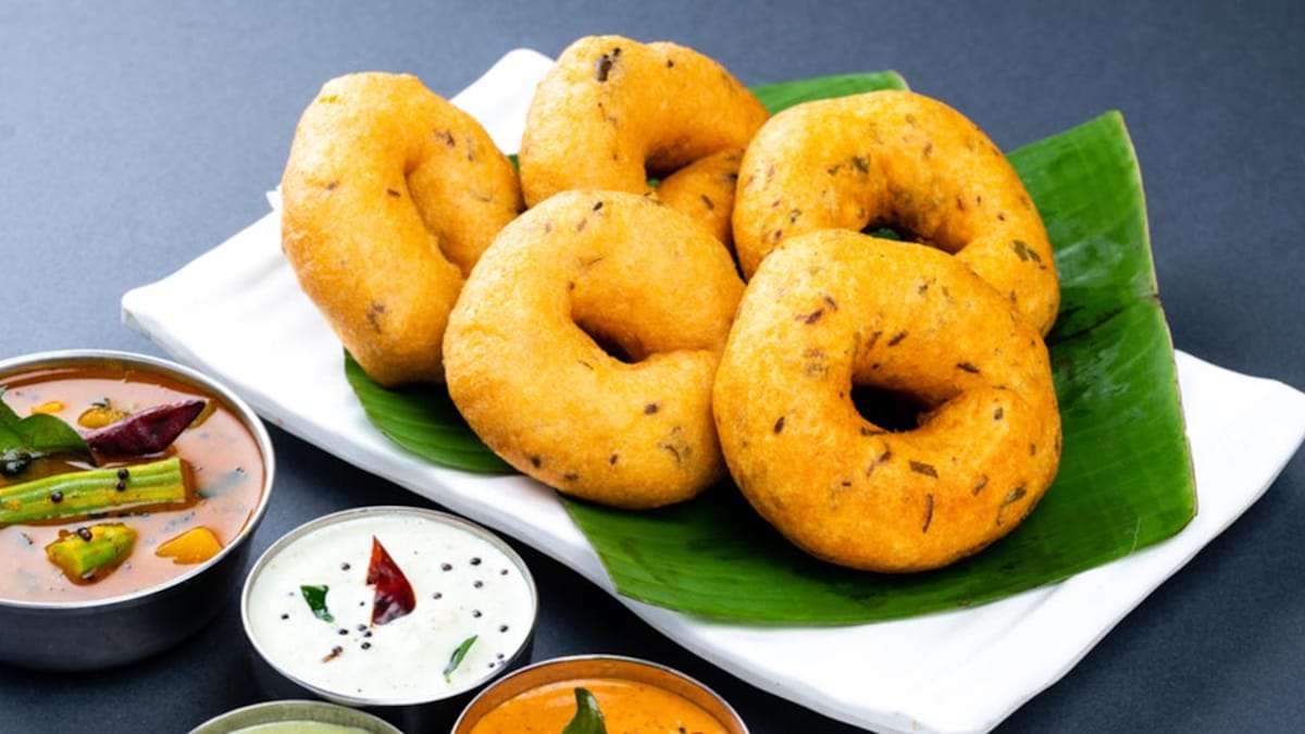 cds65egg medu Is Your Medu Vada Too Oily? 2 Ways To Make This Delicacy With Almost Zero Oil