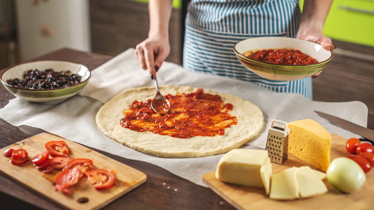 Struggling To Make Pizza At Home? Watch Out For These 5 Mistakes