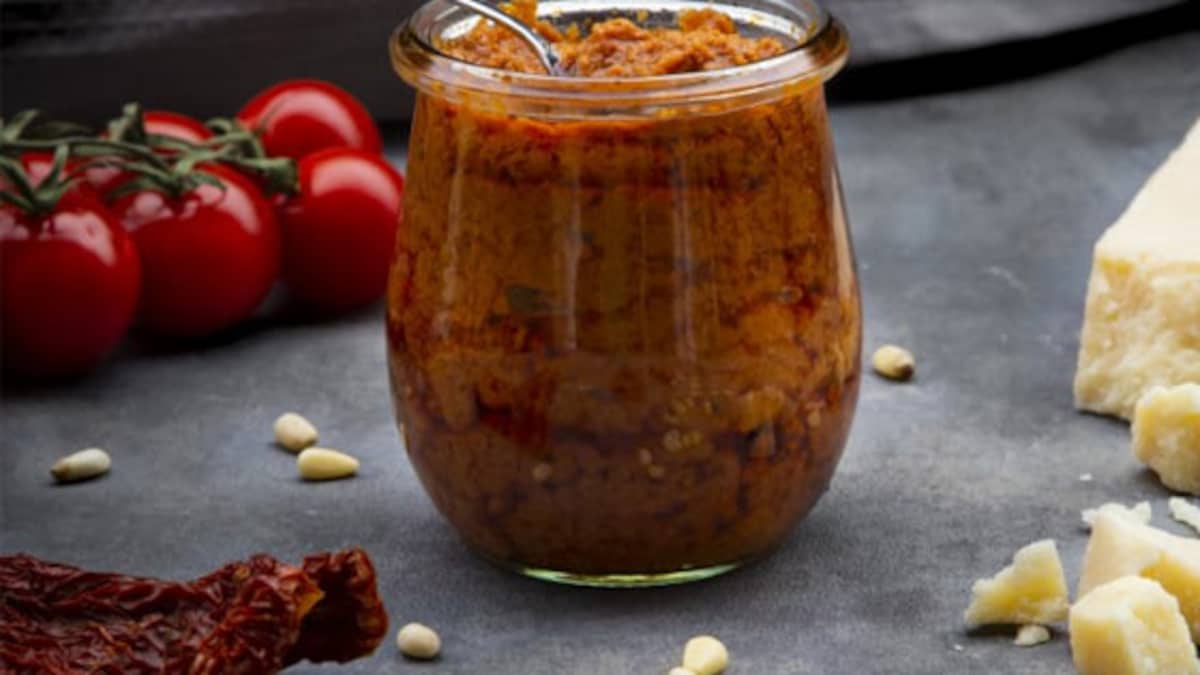 jf1knrdg tomato Tomato-Capsicum Chutney Recipe: The New Way To Make Your Food Taste Better