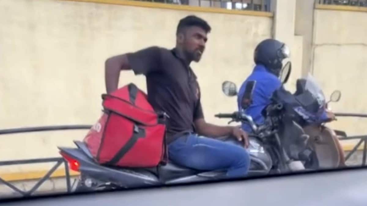 jsofekt zomato agent eating food from delivery Watch: Zomato Agent Seen Eating Food From Delivery Bag, Internet Divided