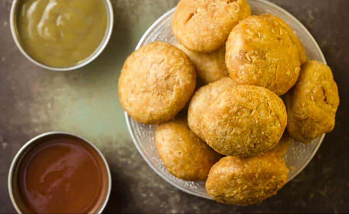 1695908171 pcbst8eo kachori Looking For A Perfect Tea Time Snack? Give This Amazing Sattu Kachori A Try!