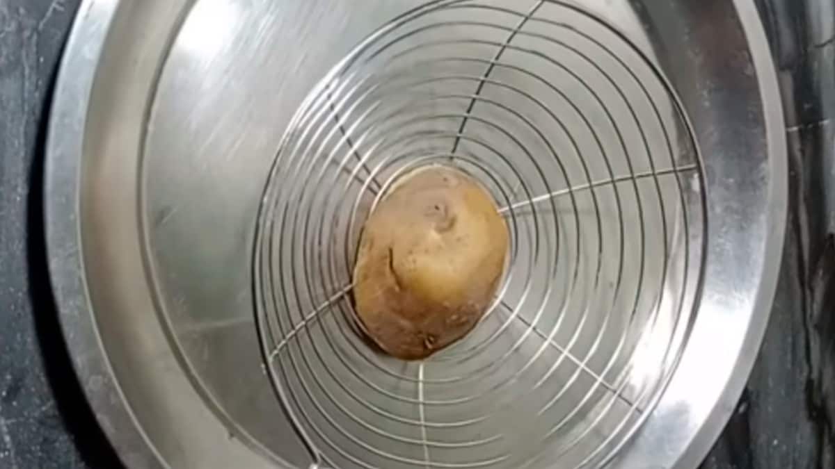4c0hl0p8 potato peeling hack Viral Video: Check Out This Easy Hack For Peeling Boiled Potatoes