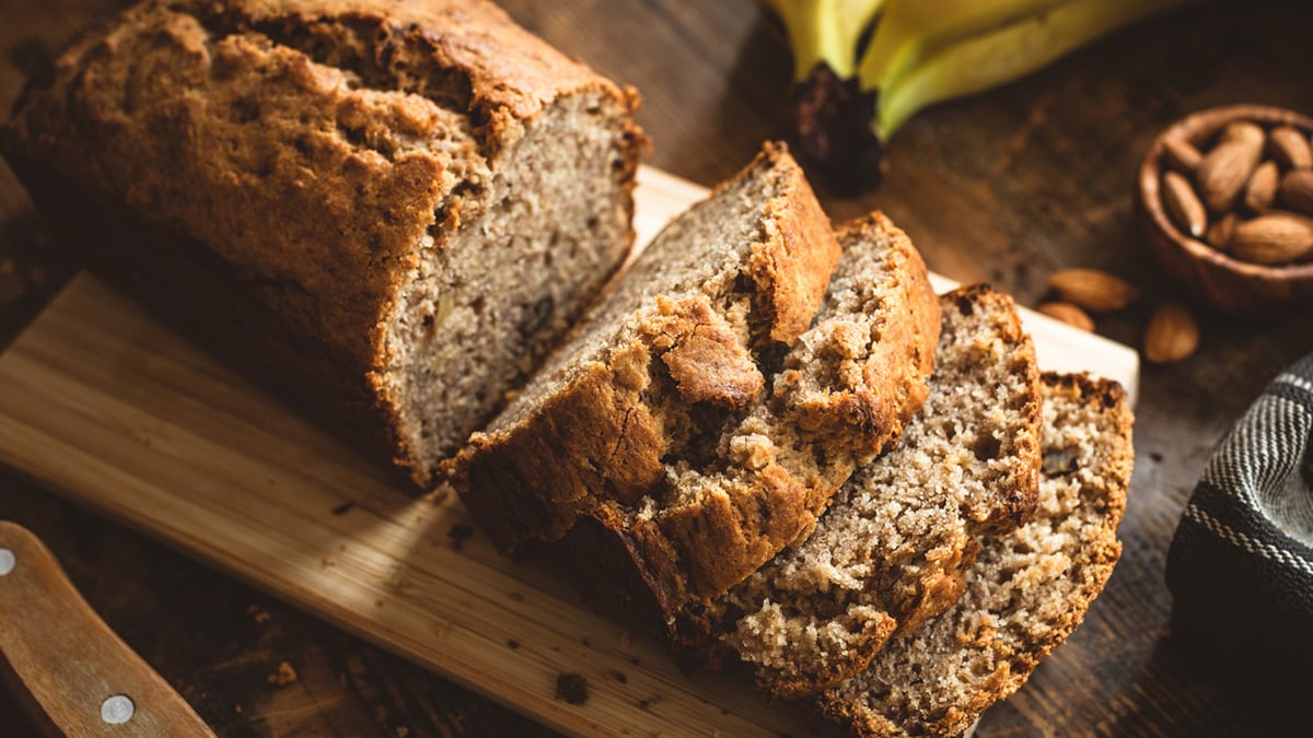 Looking For Dessert That’s Healthy Too? Try This 4-Ingredient Banana Cake Today
